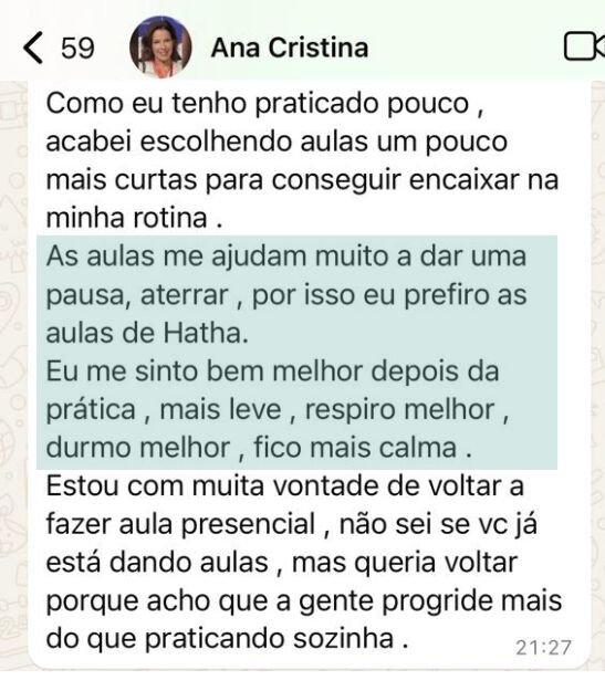 Depoimento de Ana Cristina no WhatsApp: as aulas ajudam a dar uma pausa e aterrar; depois da prática se sente mais leve, respira melhor e dorme melhor.