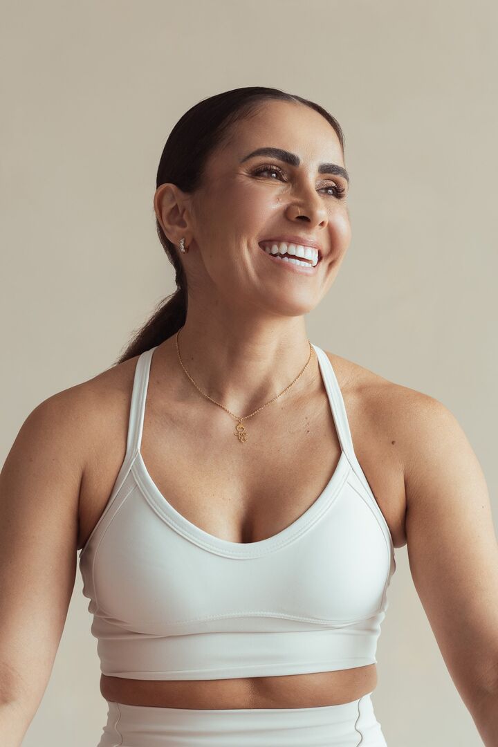 Retrato de Ju Dias sorrindo